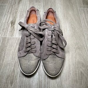 Gray Textured Gentle Souls by Kenneth Cole Lace-Up Sneakers